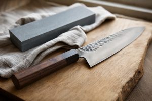 Entretenir un couteau de cuisine : les gestes qui changent tout